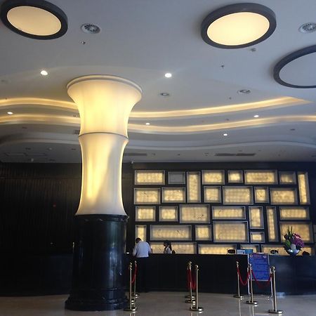 Golden Palm Hotel Zhuhai Exteriör bild