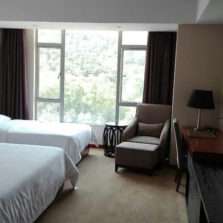 Golden Palm Hotel Zhuhai Exteriör bild