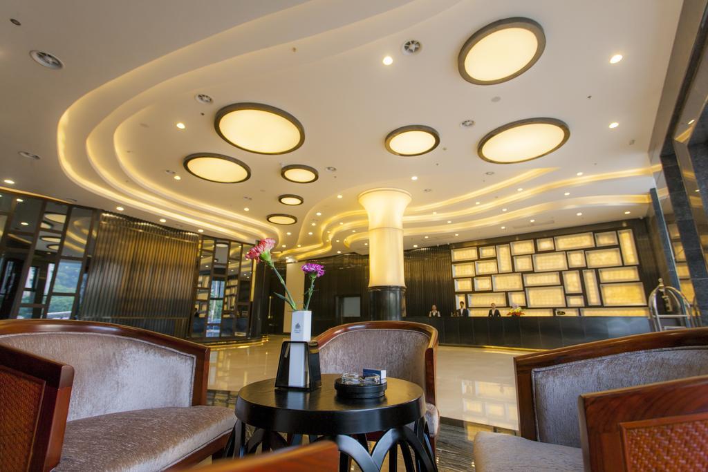 Golden Palm Hotel Zhuhai Exteriör bild